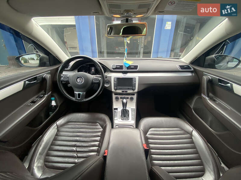 Універсал Volkswagen Passat 2013 в Одесі