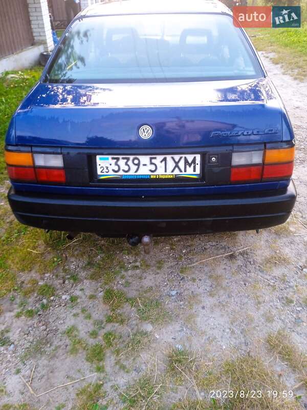 Седан Volkswagen Passat 1988 в Рогатине