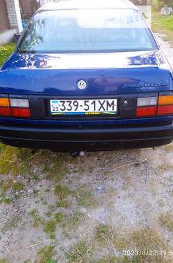 Седан Volkswagen Passat 1988 в Рогатине