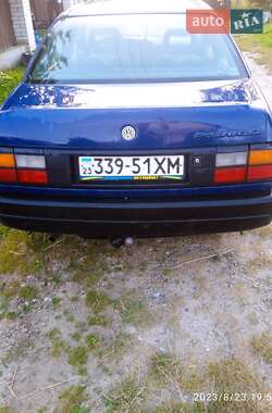 Седан Volkswagen Passat 1988 в Рогатине