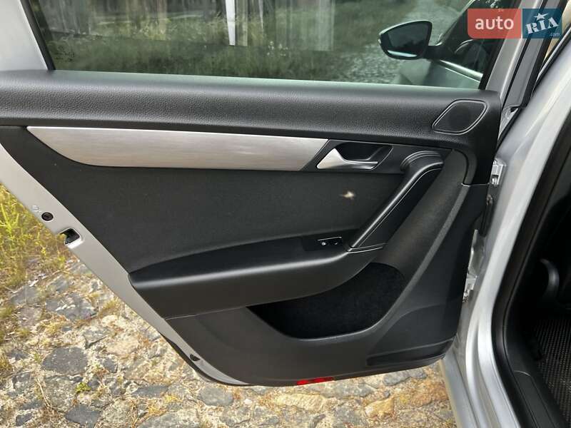 Универсал Volkswagen Passat 2011 в Львове
