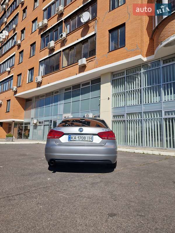 Седан Volkswagen Passat 2014 в Остроге