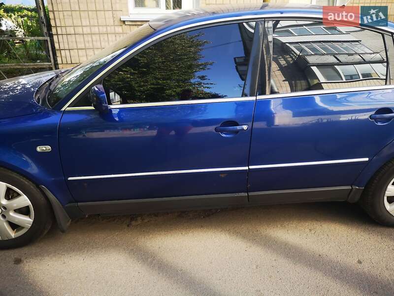 Седан Volkswagen Passat 2000 в Звягелі