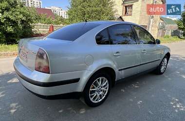 Седан Volkswagen Passat 2001 в 