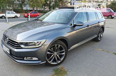 Универсал Volkswagen Passat 2016 в Киеве