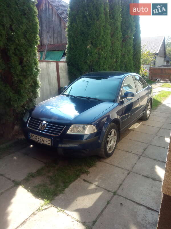 Седан Volkswagen Passat 2004 в Рахове