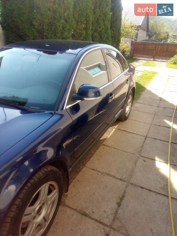 Седан Volkswagen Passat 2004 в Рахове