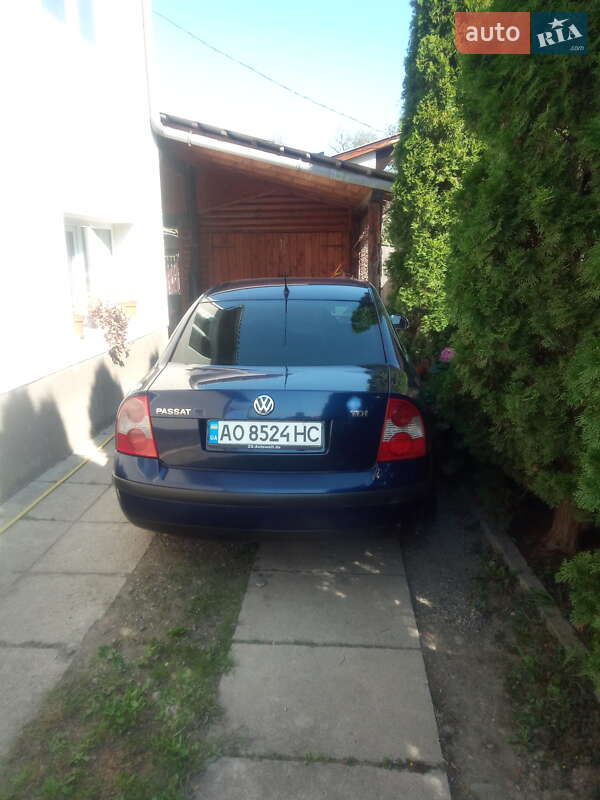 Седан Volkswagen Passat 2004 в Рахове