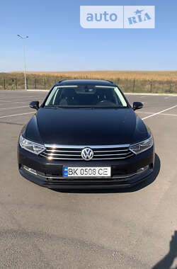 Універсал Volkswagen Passat 2015 в Рівному