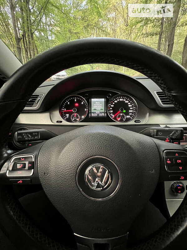 Универсал Volkswagen Passat 2012 в Ужгороде