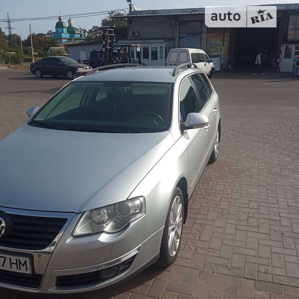 Універсал Volkswagen Passat 2010 в Сарнах