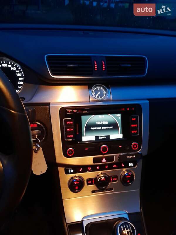 Універсал Volkswagen Passat 2011 в Дубровиці