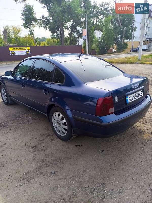 Седан Volkswagen Passat 1999 в Києві