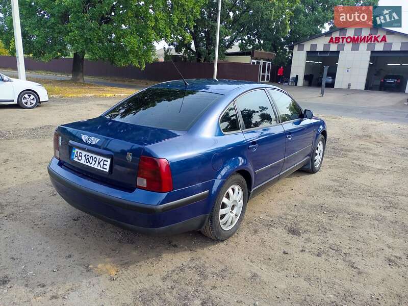Седан Volkswagen Passat 1999 в Києві