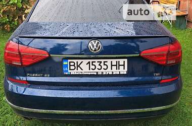 Седан Volkswagen Passat 2018 в Ровно