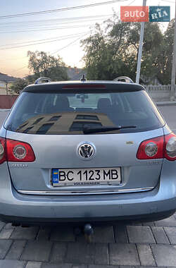 Универсал Volkswagen Passat 2007 в Остроге