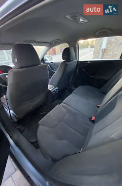 Универсал Volkswagen Passat 2007 в Остроге
