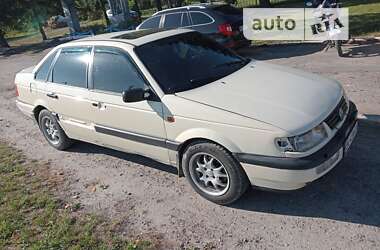 Седан Volkswagen Passat 1990 в Радивилове