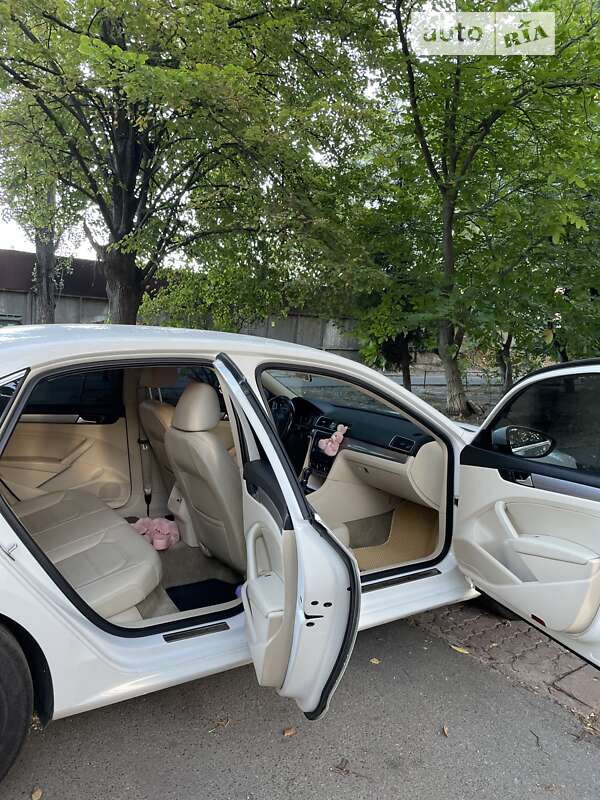 Седан Volkswagen Passat 2015 в Киеве