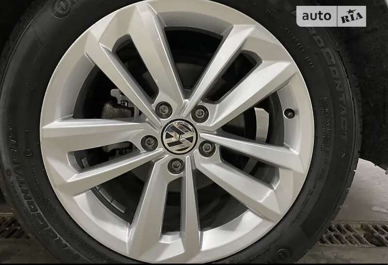 Седан Volkswagen Passat 2020 в Киеве