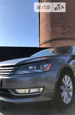 Седан Volkswagen Passat 2013 в Івано-Франківську