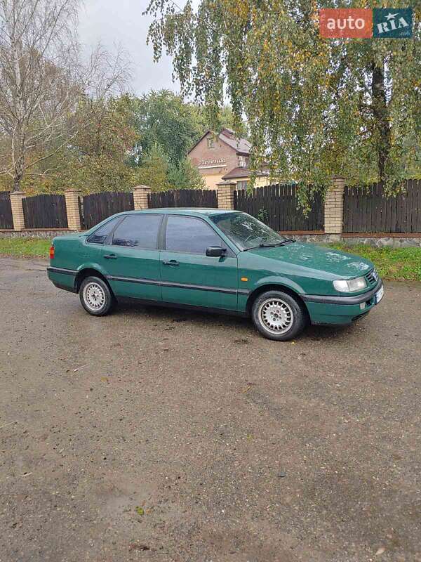 Седан Volkswagen Passat 1995 в Львові