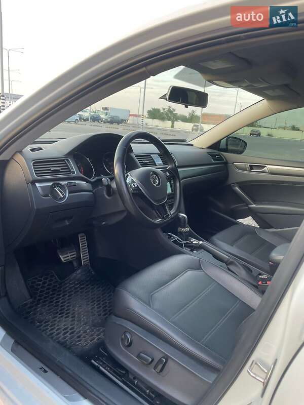 Седан Volkswagen Passat 2018 в Днепре
