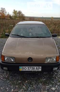 Седан Volkswagen Passat 1989 в Лановцах