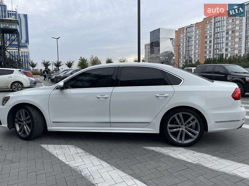 Седан Volkswagen Passat 2016 в Ивано-Франковске