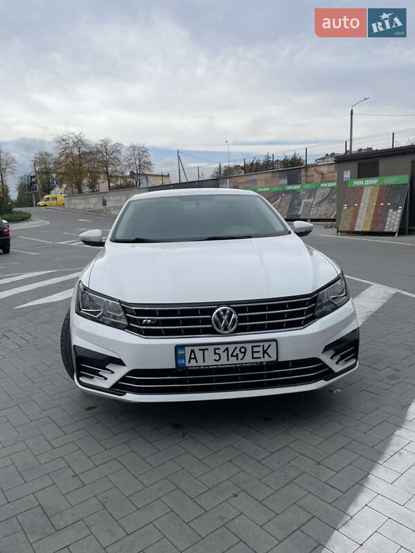 Седан Volkswagen Passat 2016 в Ивано-Франковске