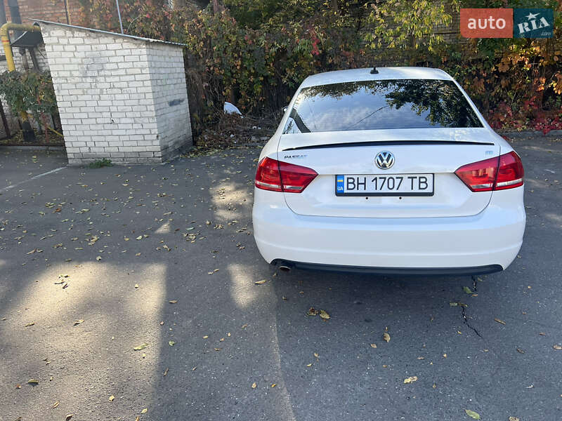 Седан Volkswagen Passat 2012 в Николаеве