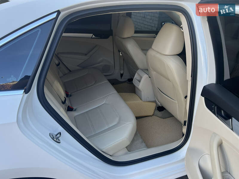 Седан Volkswagen Passat 2012 в Николаеве