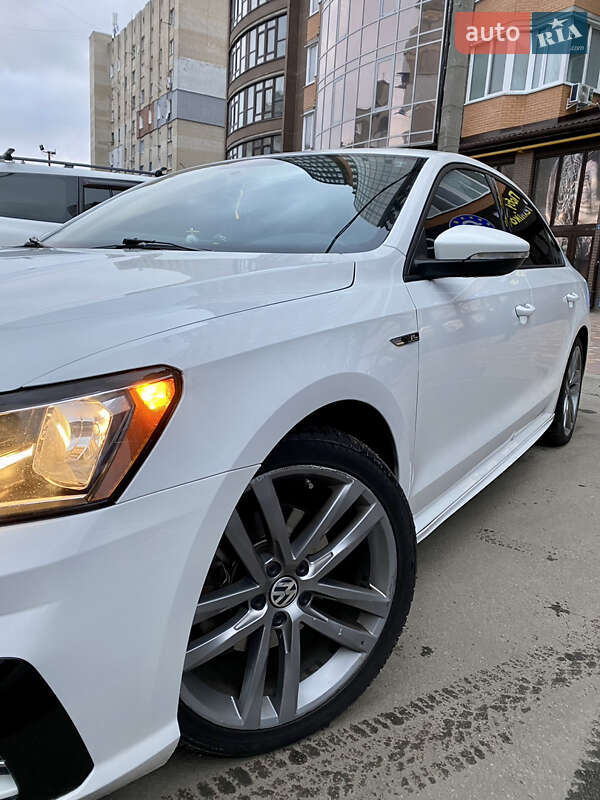 Седан Volkswagen Passat 2017 в Кропивницком