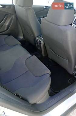 Седан Volkswagen Passat 2010 в Киеве