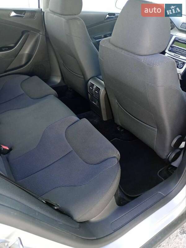 Седан Volkswagen Passat 2010 в Киеве