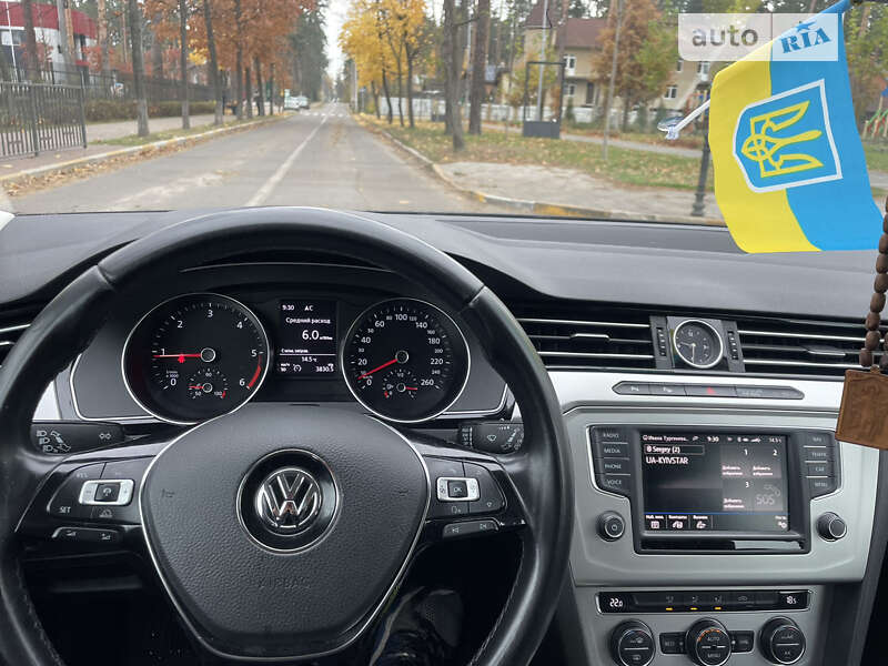 Универсал Volkswagen Passat 2016 в Киеве