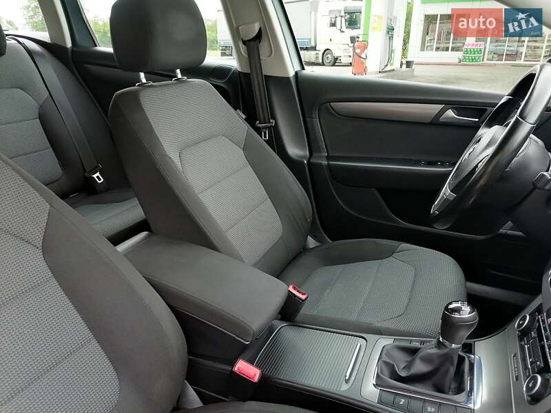 Універсал Volkswagen Passat 2011 в Києві