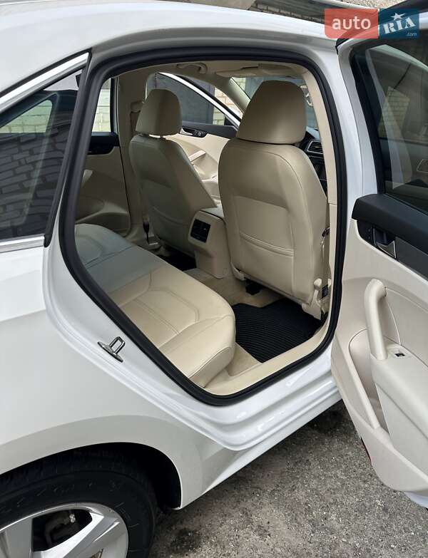 Седан Volkswagen Passat 2013 в Корсуне-Шевченковском фото 12 Седан Volkswagen Passat 2013 в Корсуне-Шевченковском