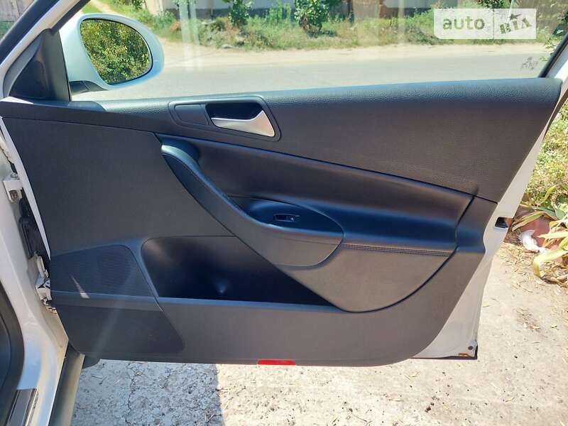 Універсал Volkswagen Passat 2009 в Одесі