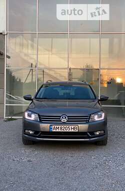 Універсал Volkswagen Passat 2013 в Житомирі