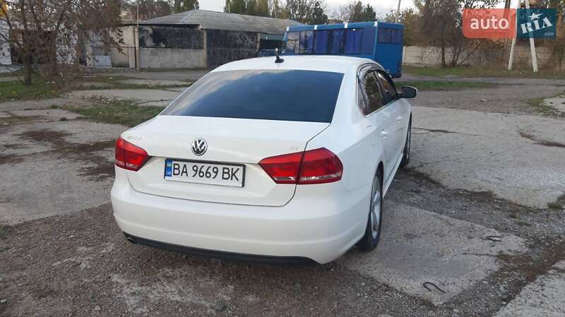 Седан Volkswagen Passat 2012 в Новоукраїнці