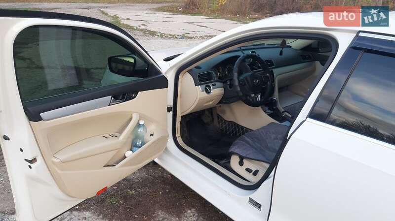 Седан Volkswagen Passat 2012 в Новоукраїнці