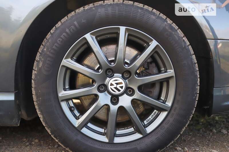 Універсал Volkswagen Passat 2010 в Луцьку