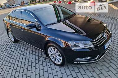 Седан Volkswagen Passat 2013 в Житомирі