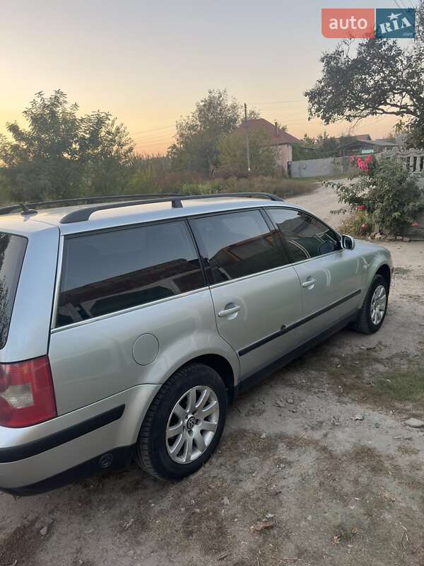 Універсал Volkswagen Passat 2000 в Харкові