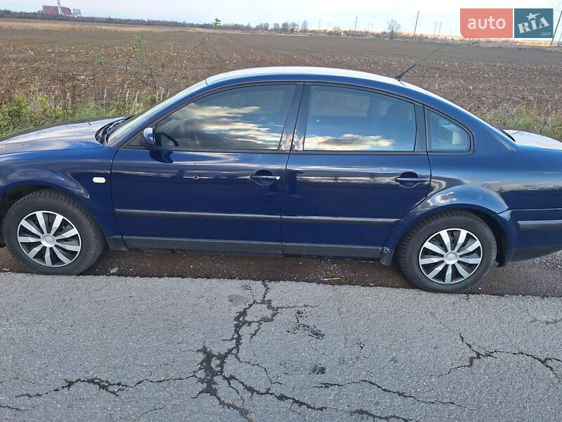 Седан Volkswagen Passat 1998 в Калуші