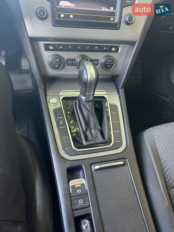 Універсал Volkswagen Passat 2016 в Києві