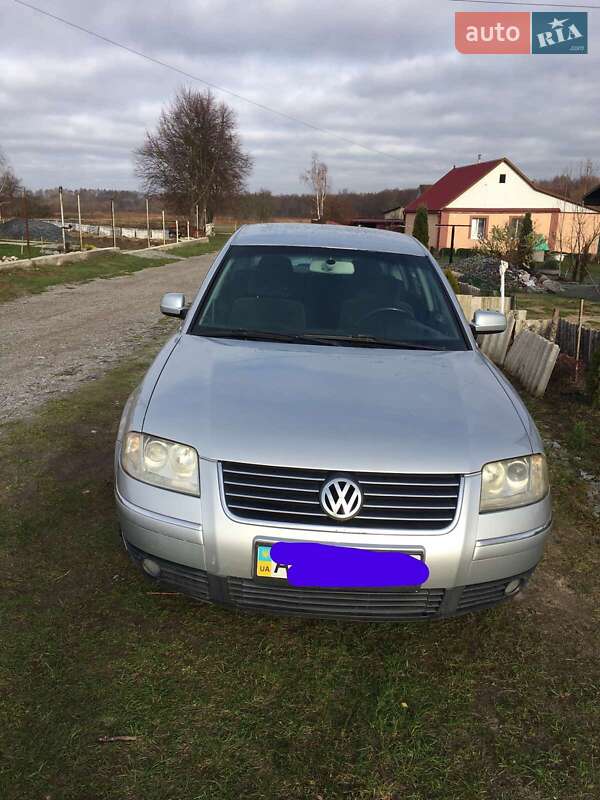 Седан Volkswagen Passat 2001 в Звягеле