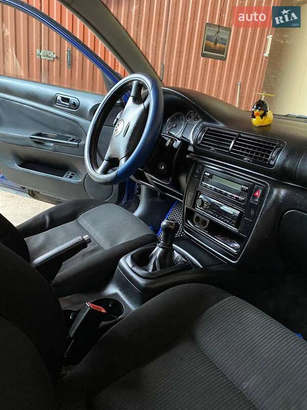 Седан Volkswagen Passat 2002 в Тячеві