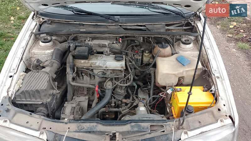 Седан Volkswagen Passat 1995 в Новоукраинке